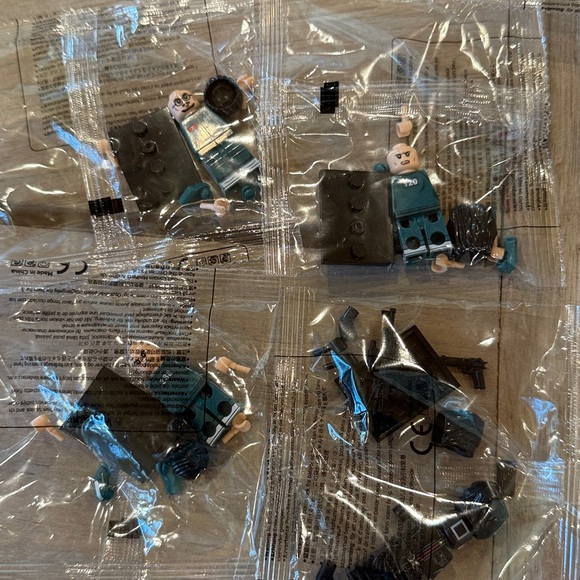 NWT NIB 17pcs Squid Game Bricks Toys - Picture 7 of 9